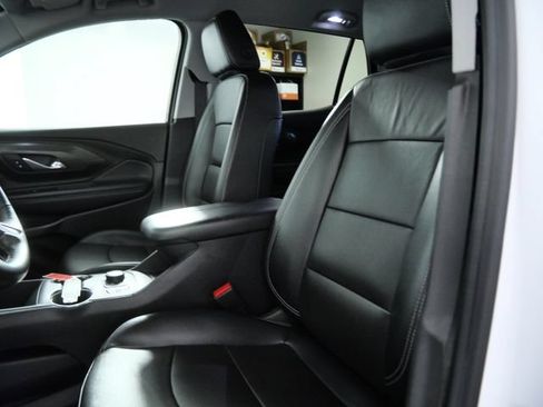 Used 2024 GMC Terrain SLT AWD/4WD image 16