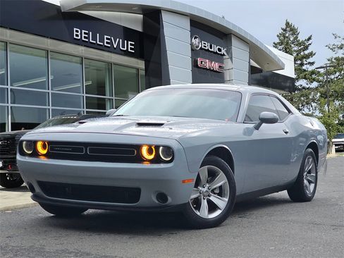 Used 2021 Dodge Challenger SXT image 1