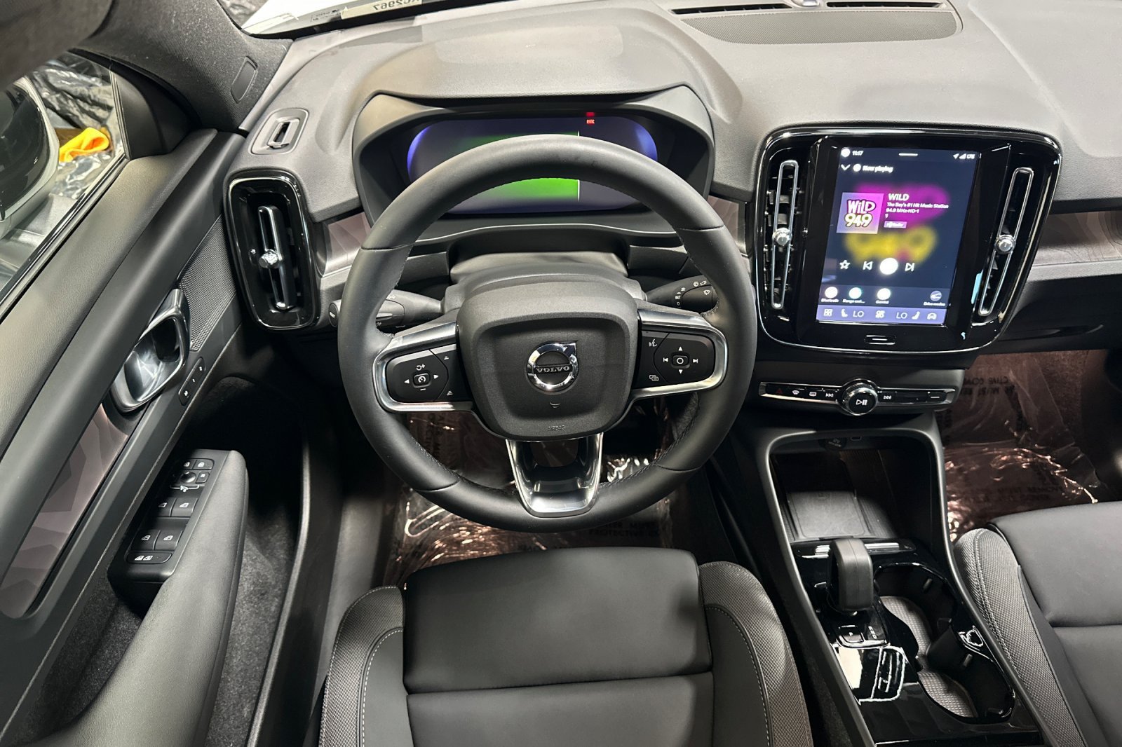 Certified 2023 Volvo C40 P8 Recharge Plus w/ Protection Package Premier AWD/4WD image 17