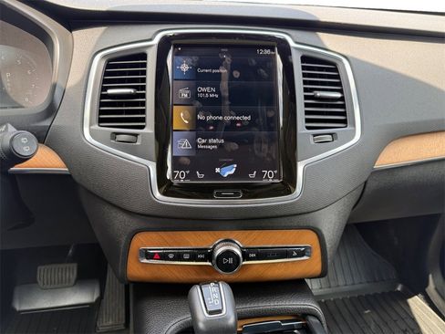 Used 2022 Volvo XC90 T6 Momentum w/ Climate Package image 11