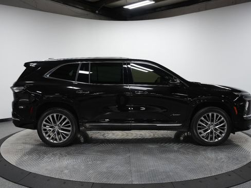 Used 2025 Buick Enclave Avenir w/ Super Cruise Package image 9