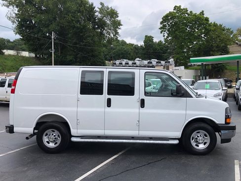 Used 2025 Chevrolet Express 2500 w/ Driver Convenience Package RWD image 7