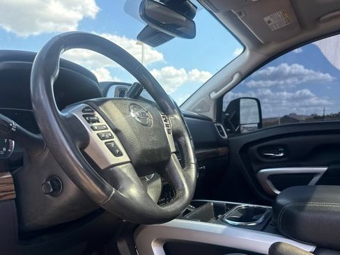 Used 2020 Nissan Titan SL w/ Moonroof Package RWD image 39