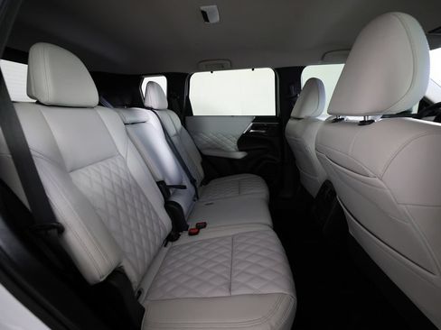 Used 2024 Mitsubishi Outlander SEL FWD image 11
