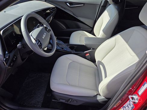 New 2025 Kia Niro EX image 7