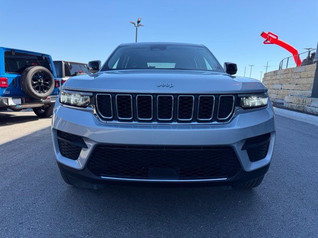 Used 2024 Jeep Grand Cherokee Laredo X AWD/4WD image 8