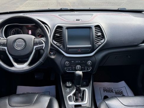 Used 2015 Jeep Cherokee Trailhawk w/ Comfort/Convenience Group image 12