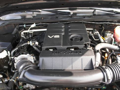 Used 2020 Nissan Frontier SV image 11