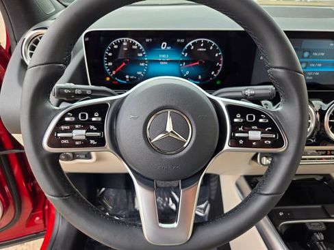 Used 2021 Mercedes-Benz GLA 250 4MATIC image 31