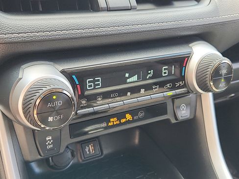 Used 2025 Toyota RAV4 XLE FWD image 16