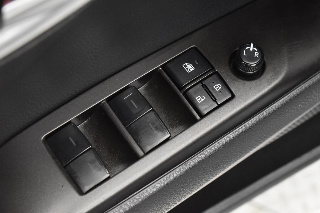 Used 2023 Toyota Camry SE FWD image 10