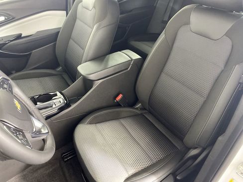 Certified 2025 Chevrolet Trax LT w/ Driver Confidence Package image 21