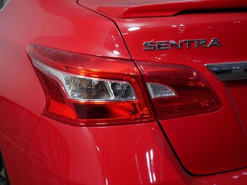 Used 2019 Nissan Sentra SR image 12