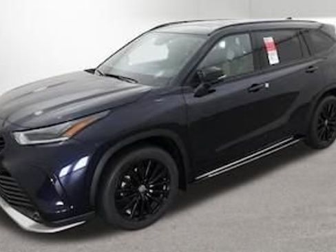 Used 2025 Toyota Highlander XSE AWD/4WD image 2