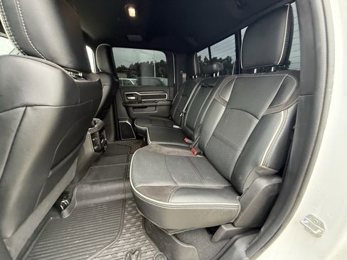 Used 2025 RAM 2500 Laramie AWD/4WD image 32