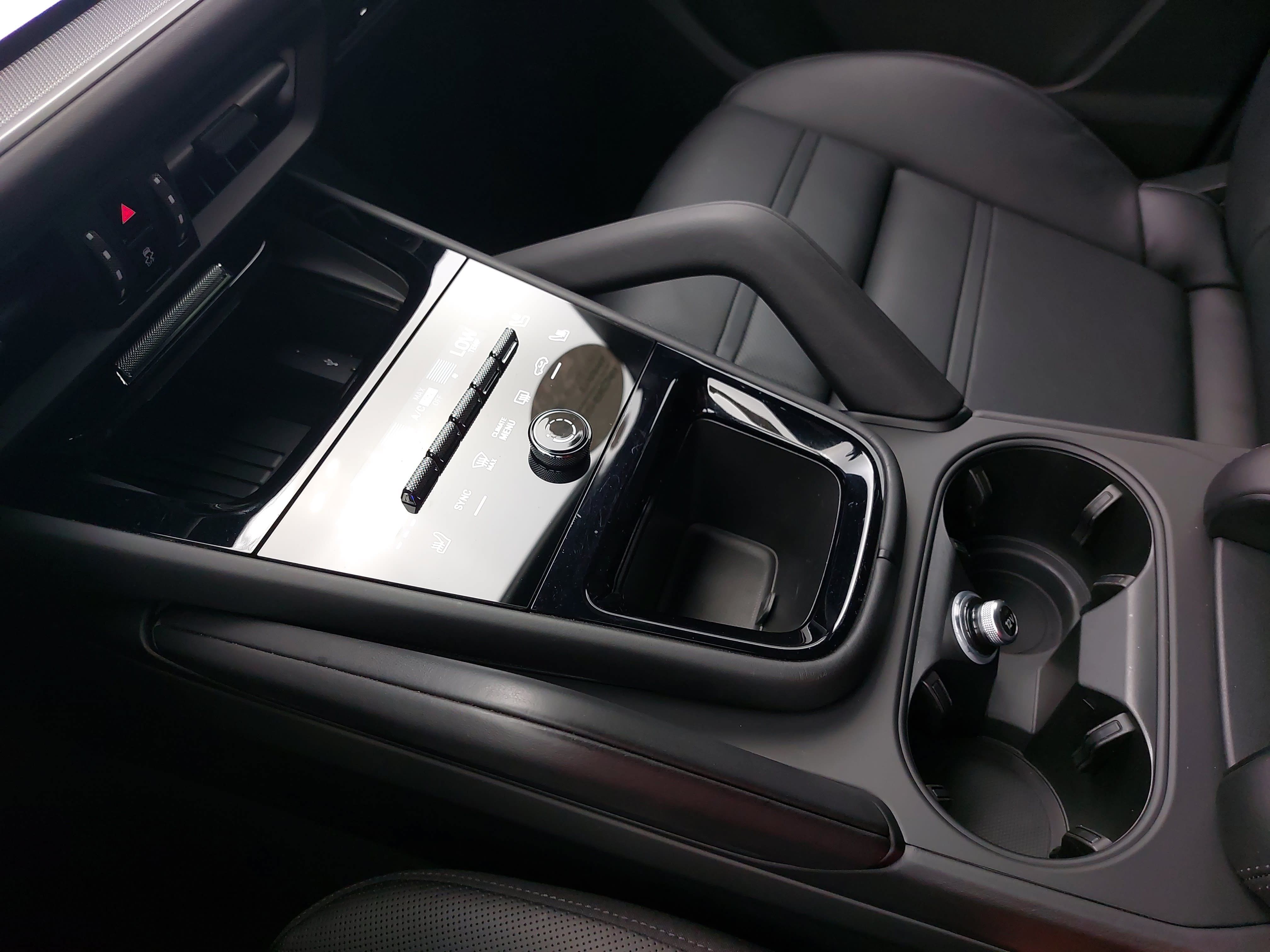 Certified 2024 Porsche Cayenne Coupe AWD/4WD image 27