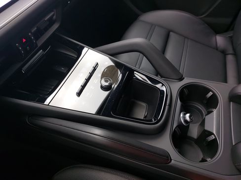 Certified 2024 Porsche Cayenne Coupe AWD/4WD image 27