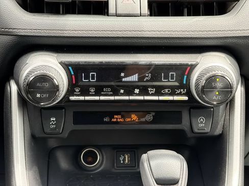 Used 2024 Toyota RAV4 XLE FWD image 18