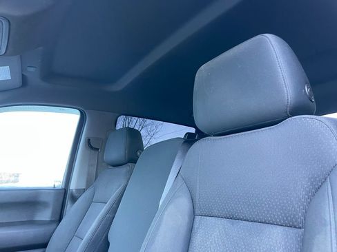 Used 2021 Chevrolet Silverado 2500 Custom w/ Custom Value Package image 18