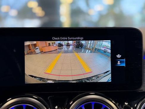 Used 2023 Mercedes-Benz GLB 250 4MATIC image 33