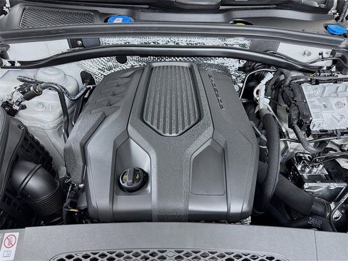 New 2026 Porsche Macan image 32