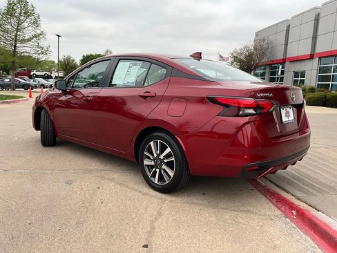 Used 2025 Nissan Versa SV image 8