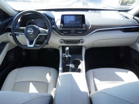 Certified 2025 Nissan Altima 2.5 SV FWD image 11