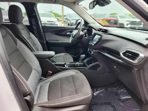 Used 2022 Chevrolet TrailBlazer LT w/ Convenience Package AWD/4WD image 9