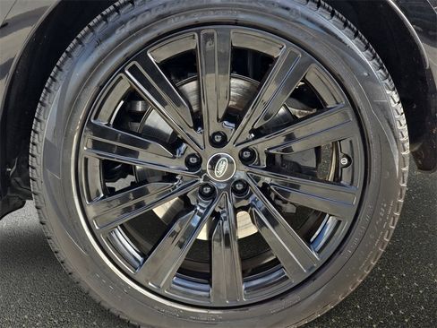 Certified 2025 Land Rover Range Rover SE image 35