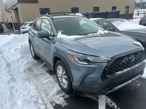 Used 2023 Toyota Corolla Cross LE image 2