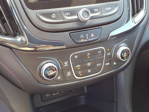 Used 2022 Chevrolet Equinox RS w/ Infotainment Package image 9