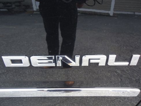 Used 2018 GMC Yukon XL Denali w/ Denali Ultimate Package image 10