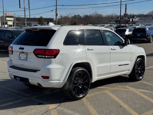 Used 2019 Jeep Grand Cherokee Altitude image 6