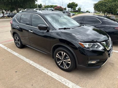 Used 2020 Nissan Rogue SV w/ Sun & Sound Touring Package FWD image 1