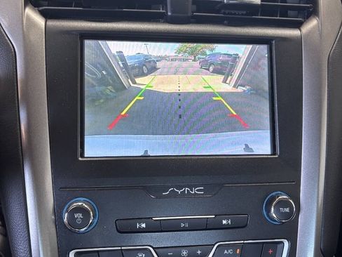 Used 2019 Ford Fusion SE FWD image 5