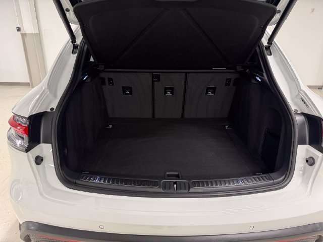 Certified 2026 Porsche Macan AWD/4WD image 12