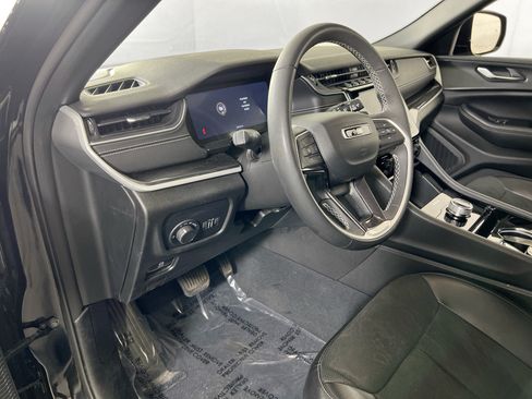 Used 2023 Jeep Grand Cherokee Altitude AWD/4WD image 9
