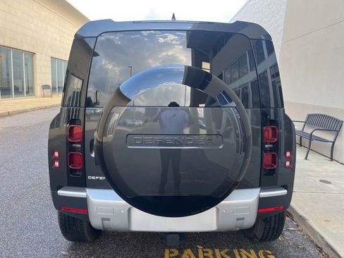 Used 2025 Land Rover Defender 110 S image 5