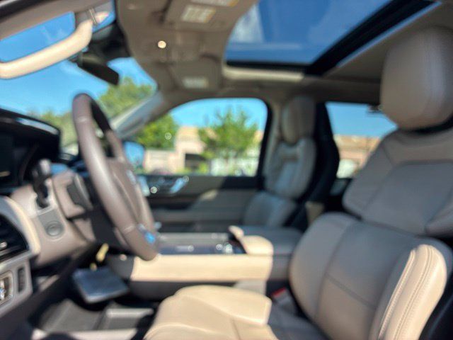 Used 2023 Lincoln Navigator Reserve AWD/4WD image 21