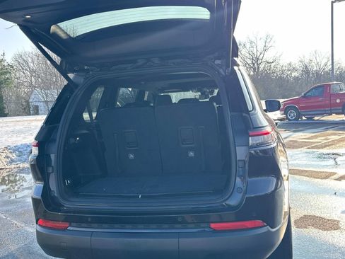 Used 2023 Jeep Grand Cherokee L Laredo image 13