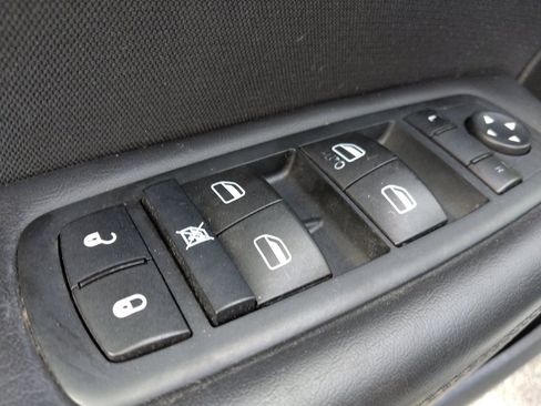 Used 2015 Chrysler 200 Limited w/ Convenience Group FWD image 27