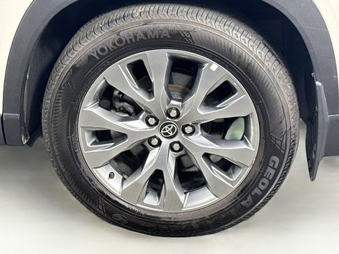Used 2024 Toyota Grand Highlander AWD Hybrid image 24