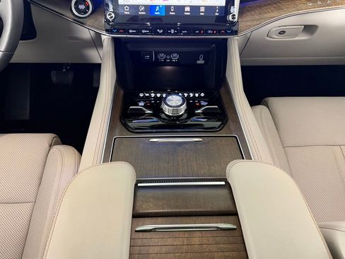 Certified 2025 Jeep Grand Wagoneer 4WD image 16