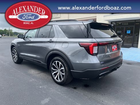 Used 2025 Ford Explorer ST-Line RWD image 2