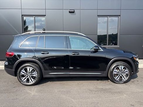 Used 2025 Mercedes-Benz GLB 250 4MATIC image 6