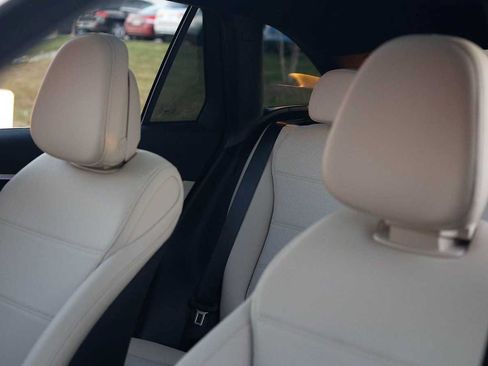 Used 2026 Mercedes-Benz GLC 300 4MATIC image 37
