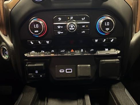 Used 2021 Chevrolet Silverado 1500 High Country w/ Technology Package AWD/4WD image 22