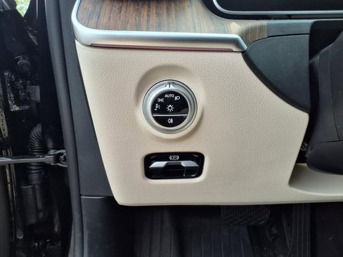 New 2025 Mercedes-Benz C 300 4MATIC Sedan image 16