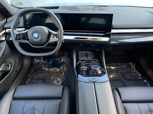 Used 2025 BMW i5 eDrive40i RWD image 17