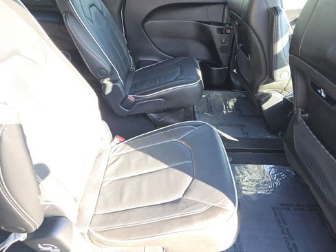 Used 2022 Chrysler Pacifica Limited w/ S Appearance Package image 22